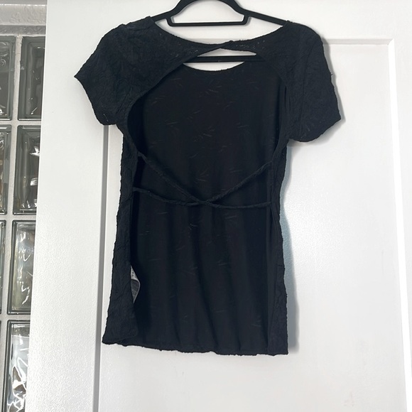 PINS and needles large black lace short sleeve backless shirt - Picture 2 of 4
